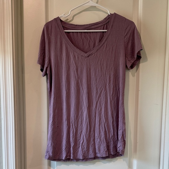 Casual Mauve V-Neck Tee / B30 - Picture 1 of 3
